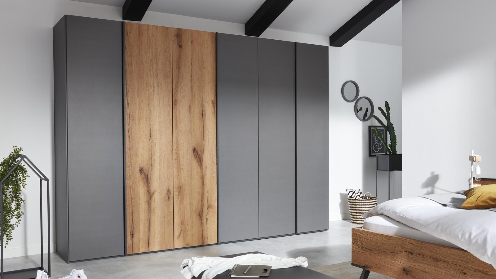 Interliving Drehtürenschrank 1025