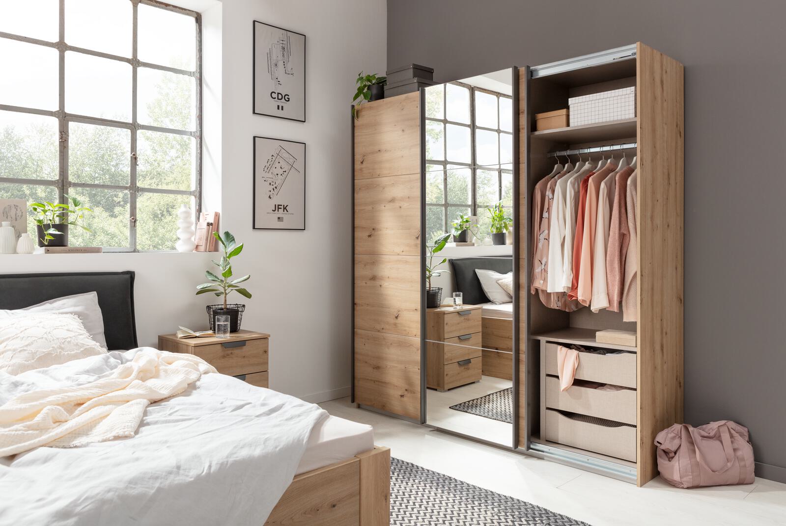 Schwebetürenschrank 
