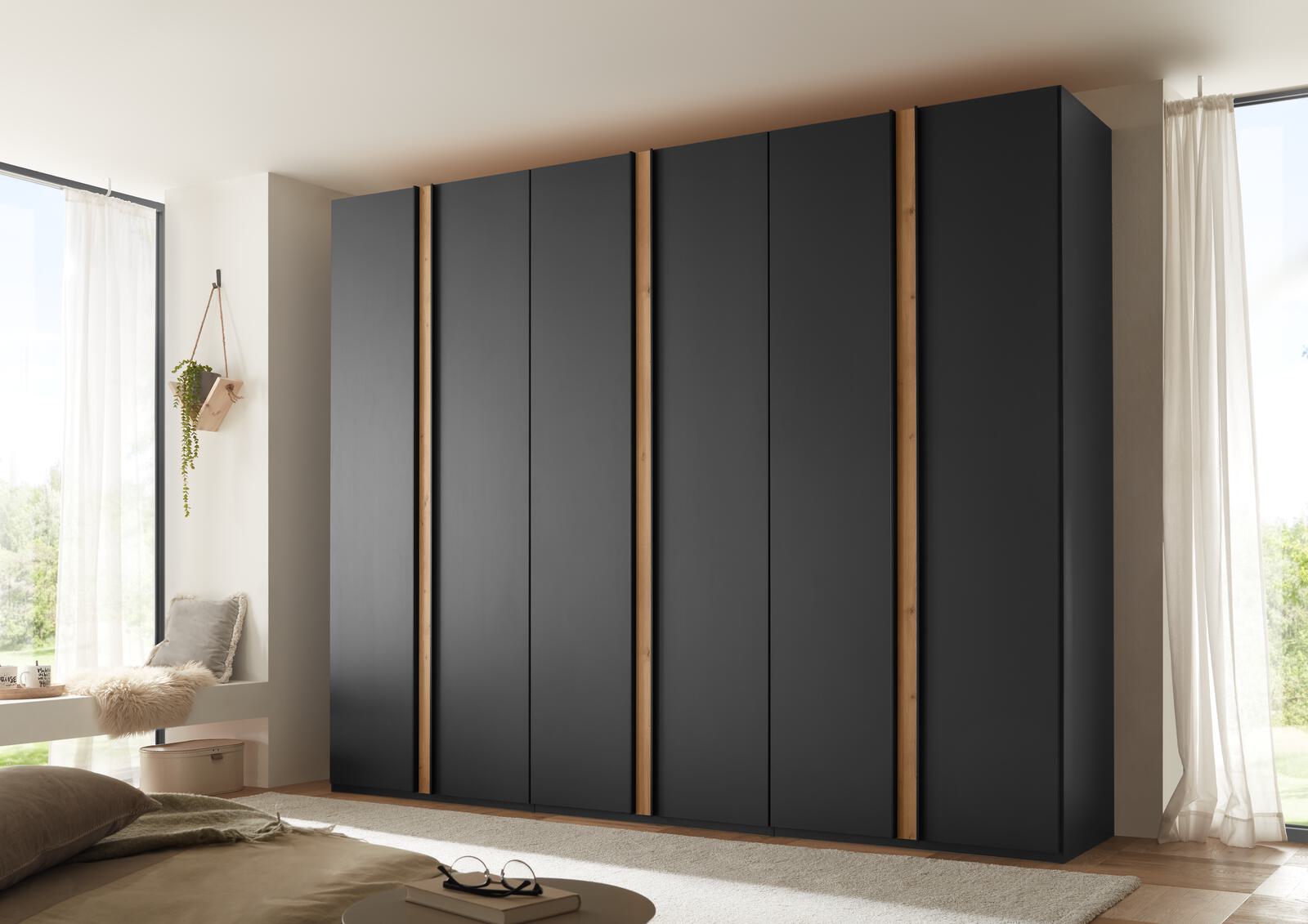 Drehtürenschrank